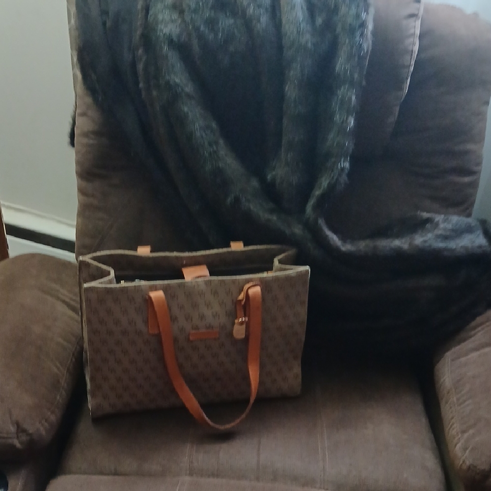 Elegant Brown Tote Bag with Logo Design Very Vintage Top Tier Elegance